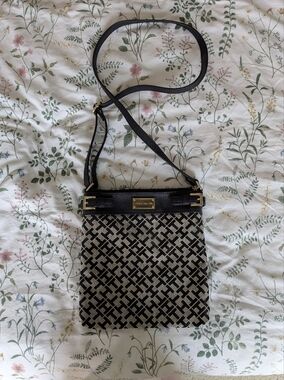 Tommy Hilfiger Crossbody Bag